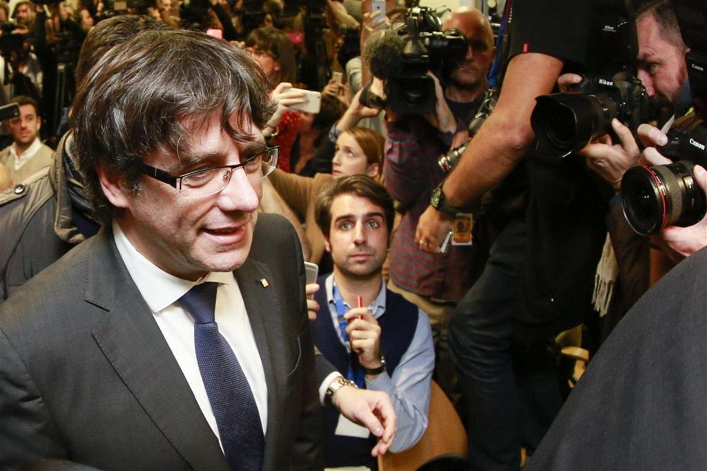 Carles Puigdemont dopo la conferenza stampa a Bruxelles (Ansa)