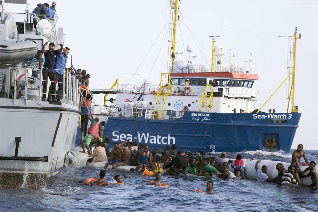Sfuggire ai marinai libici o morire: l'orribile lotteria dei salvataggi