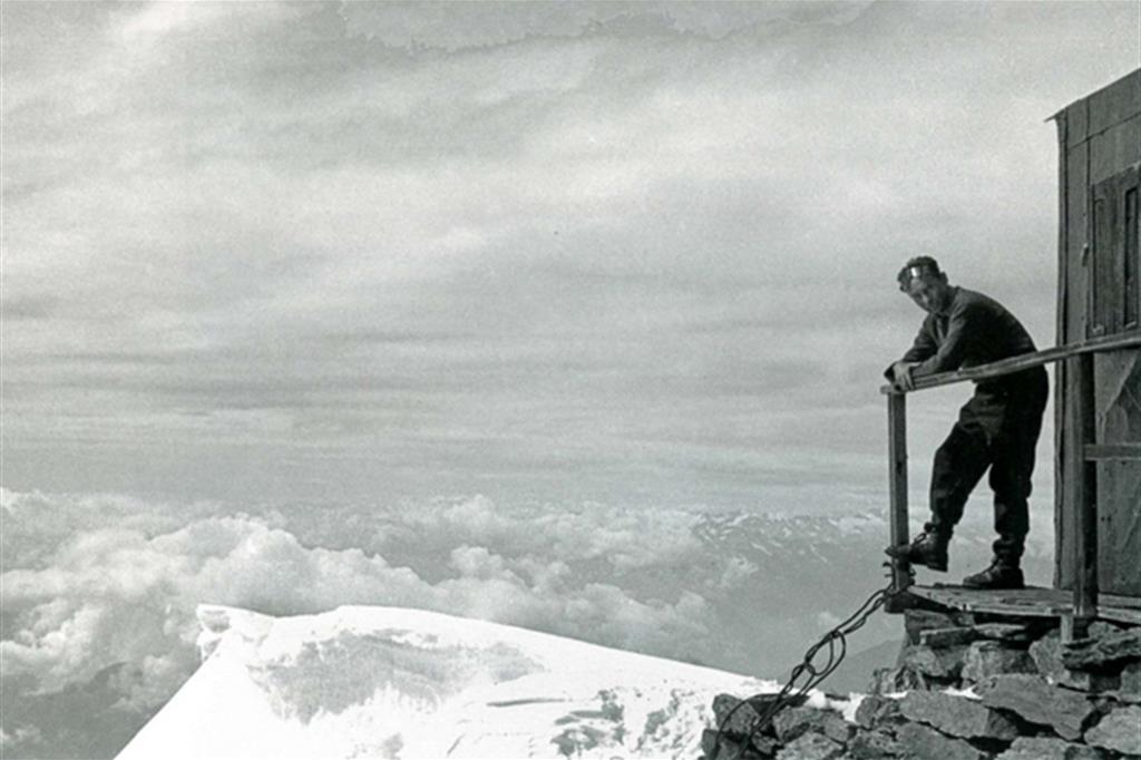 Primo Levi durante un’escursione sul Monte Rosa nel 1960