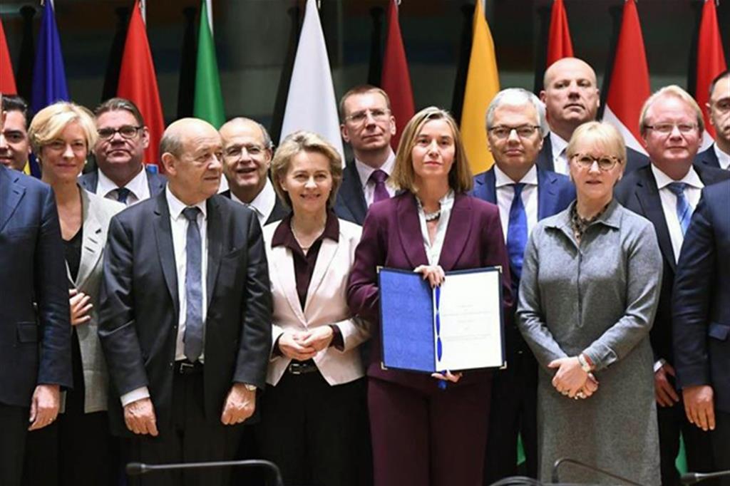 Una difesa comune europea 23 Stati firmano il trattato