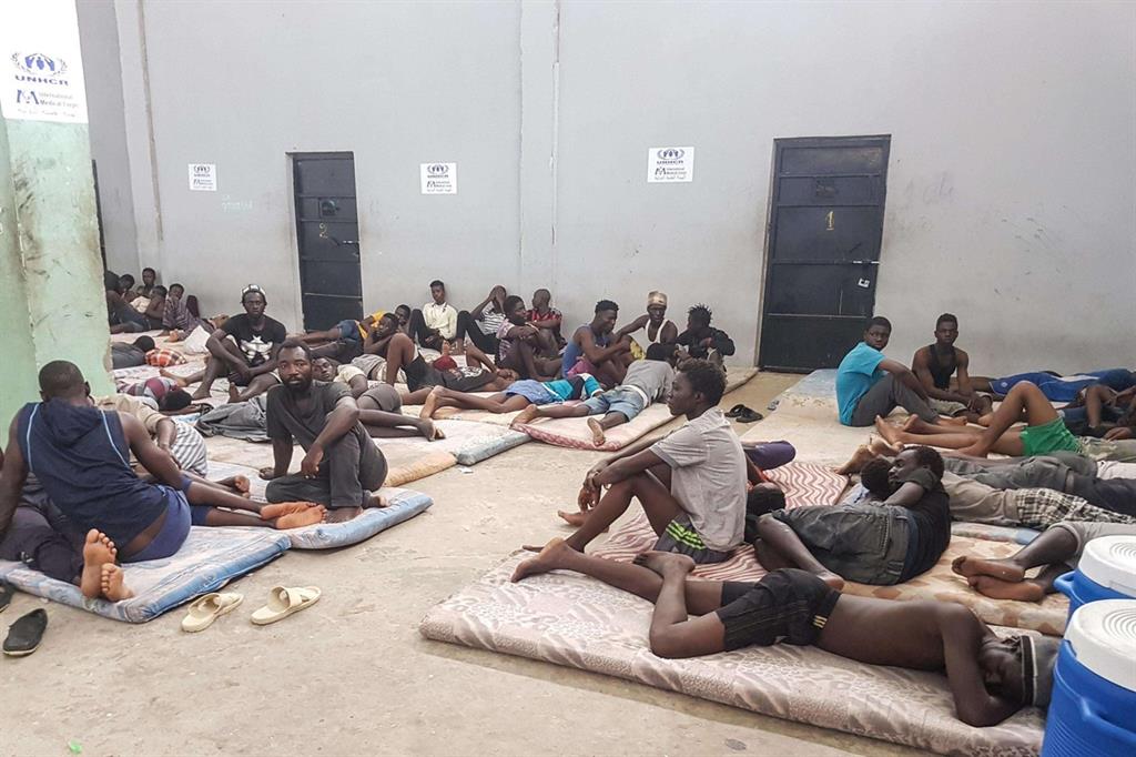 Viaggio in un centro di detenzione per migranti