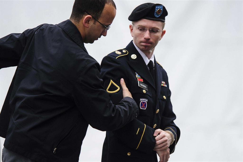 Manning arriva in tribunale, in una foto del giugno 2013 (Ansa)