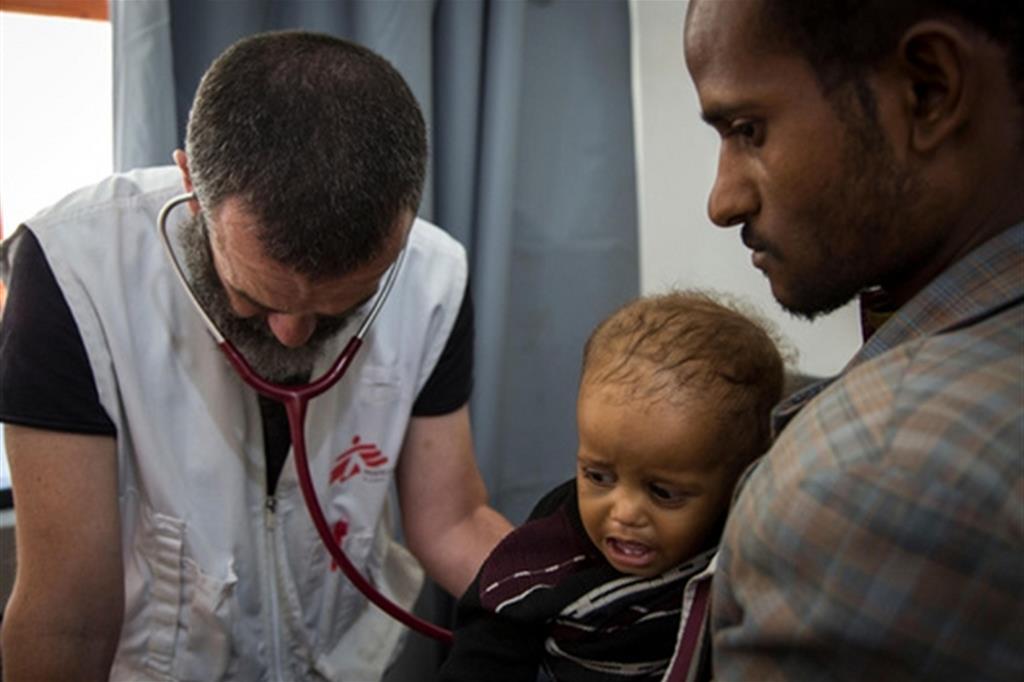 Oltre due milioni di persone in Yemen soffrono di malnutrizione acuta (Ansa/Ap)
