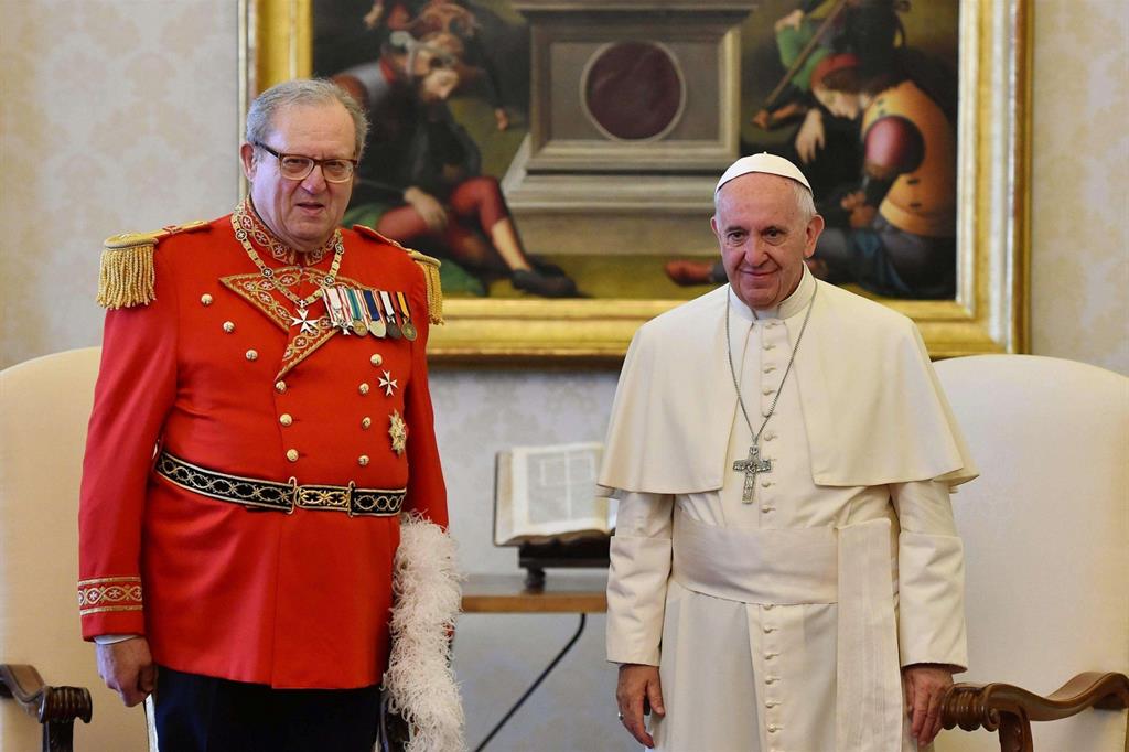 L'incontro del giugno 2016 tra papa Francesco e Robert Matthew Festing, Gran Maestro dell'Ordine di Malta  (Ansa)