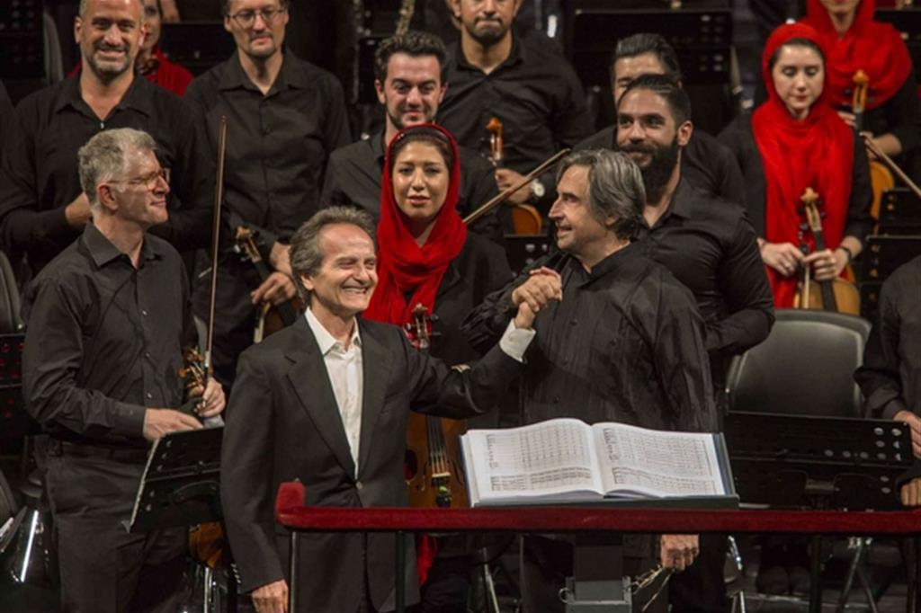 Muti dirige i musicisti iraniani dell’Orchestra di Teheran 