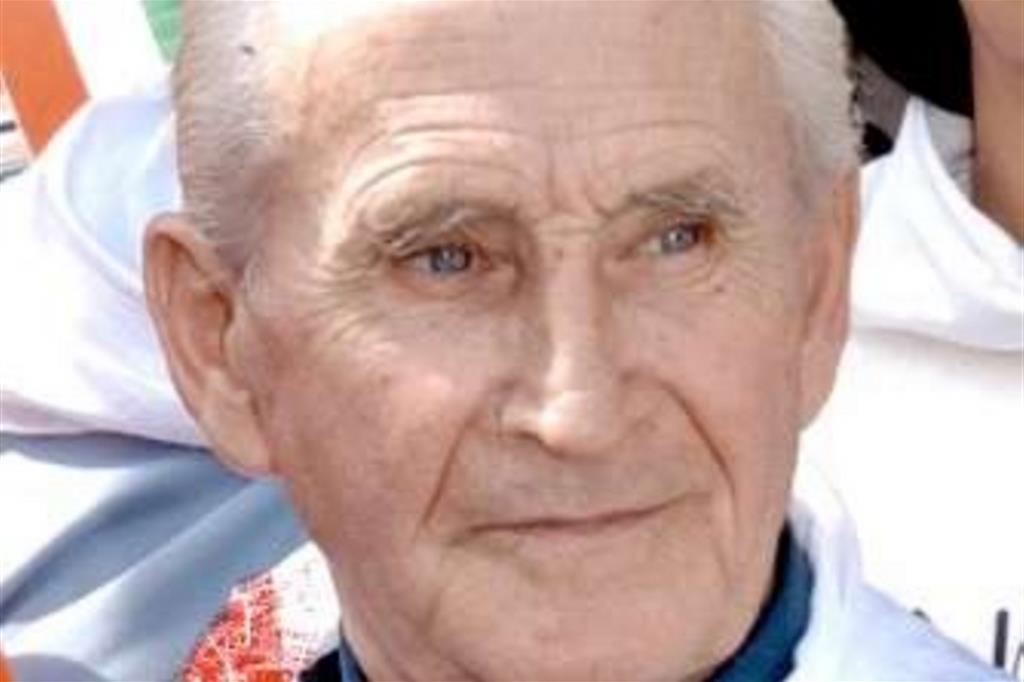 Addio a don Aldo Benevelli, il «prete partigiano» fondatore della ong Lvia
