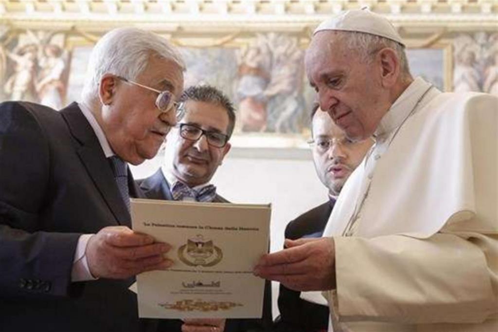 Abu Mazen chiama il Papa. E si rivolge ai leader mondiali