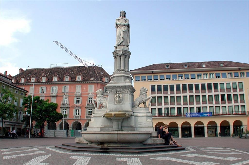 Bolzano, piazza Von der Vogelweide (Boato)
