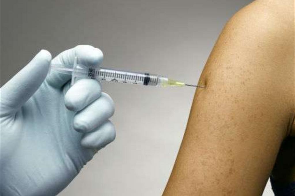 Vaccini, raggiunto accordo Stato-Regioni: serve una legge nazionale