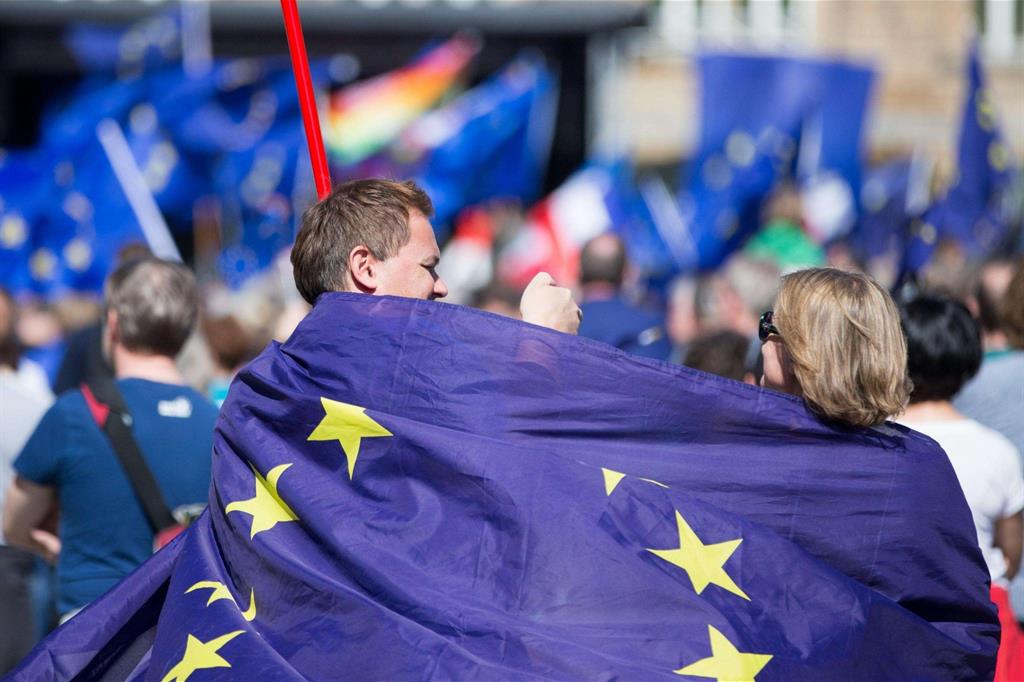«Positivo stare nell'UE per il 57% dei cittadini»