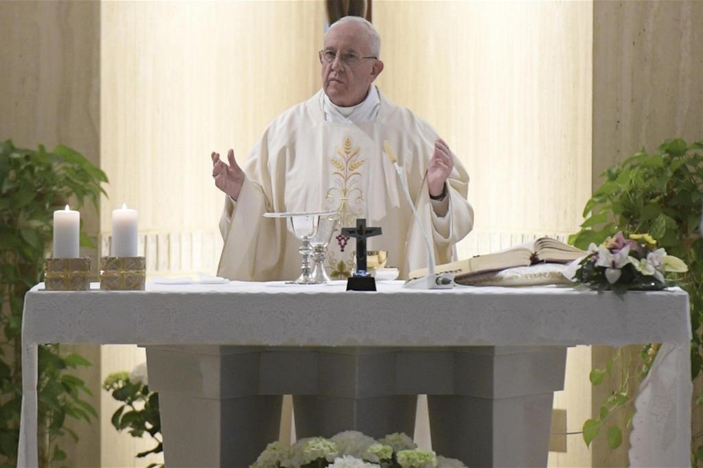 Il Papa celebra Messa a Casa Santa Marta (Osservatore Romano)