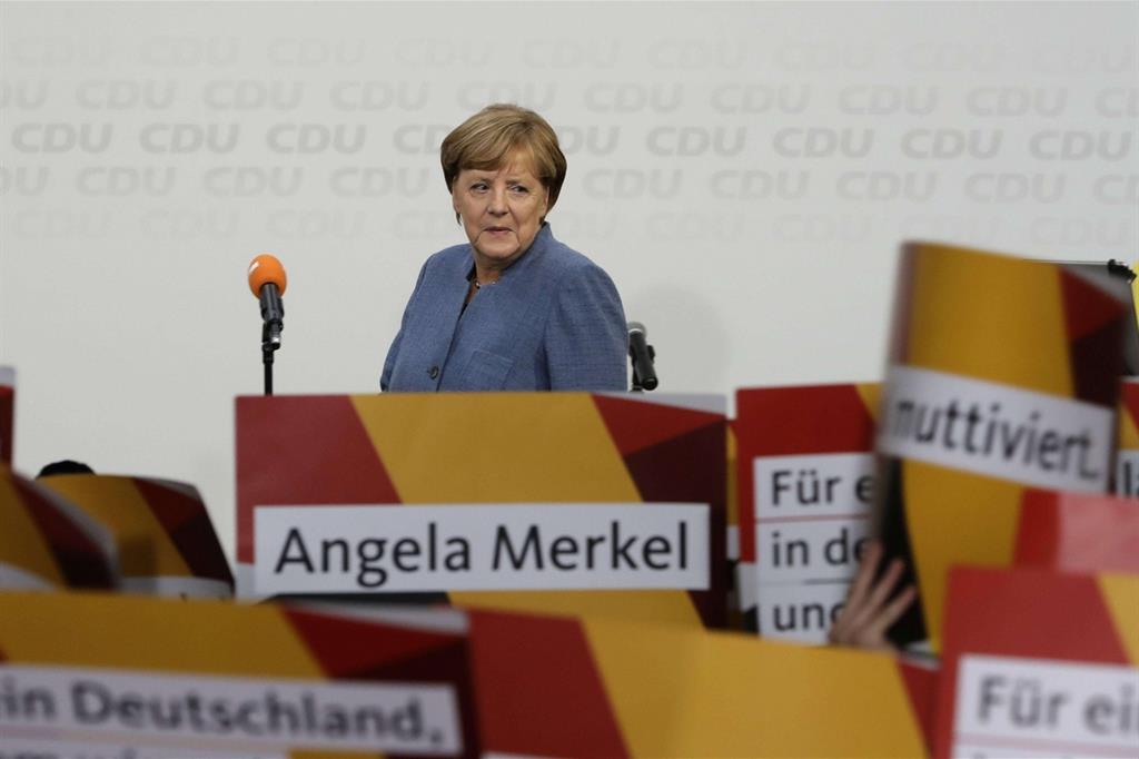 Angela Merkel tra i suoi sostenitori (Ansa)