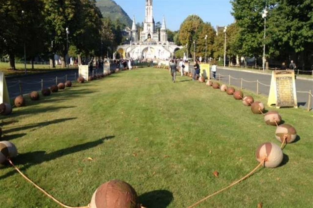Il Rosario più grande mondo, a Lourdes