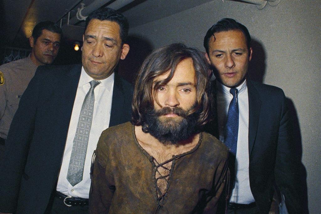 Charles Manson in una foto del 1969, l'anno degli efferati delitti (Ansa)