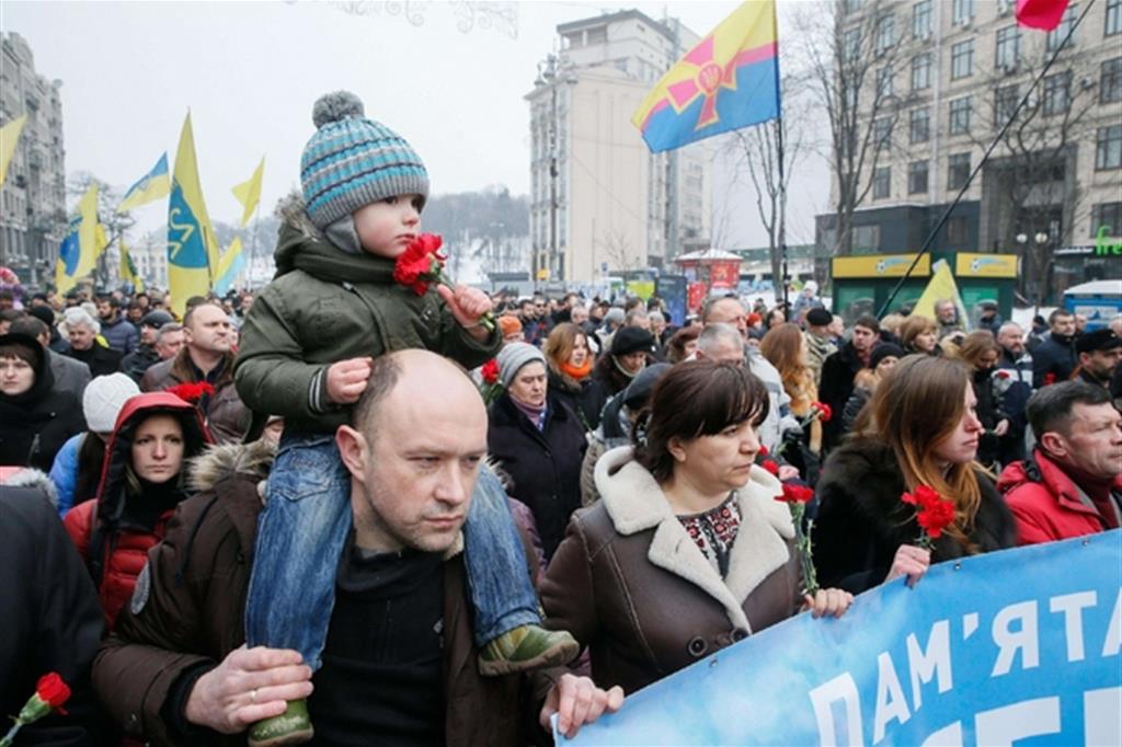 Le giornate più sanguinose di Maidan furono quelle dal 18 al 20 febbraio 2014, quando diverse decine di persone, per lo più insorti, ma anche dei poliziotti, furono uccise a colpi di arma da fuoco. - 