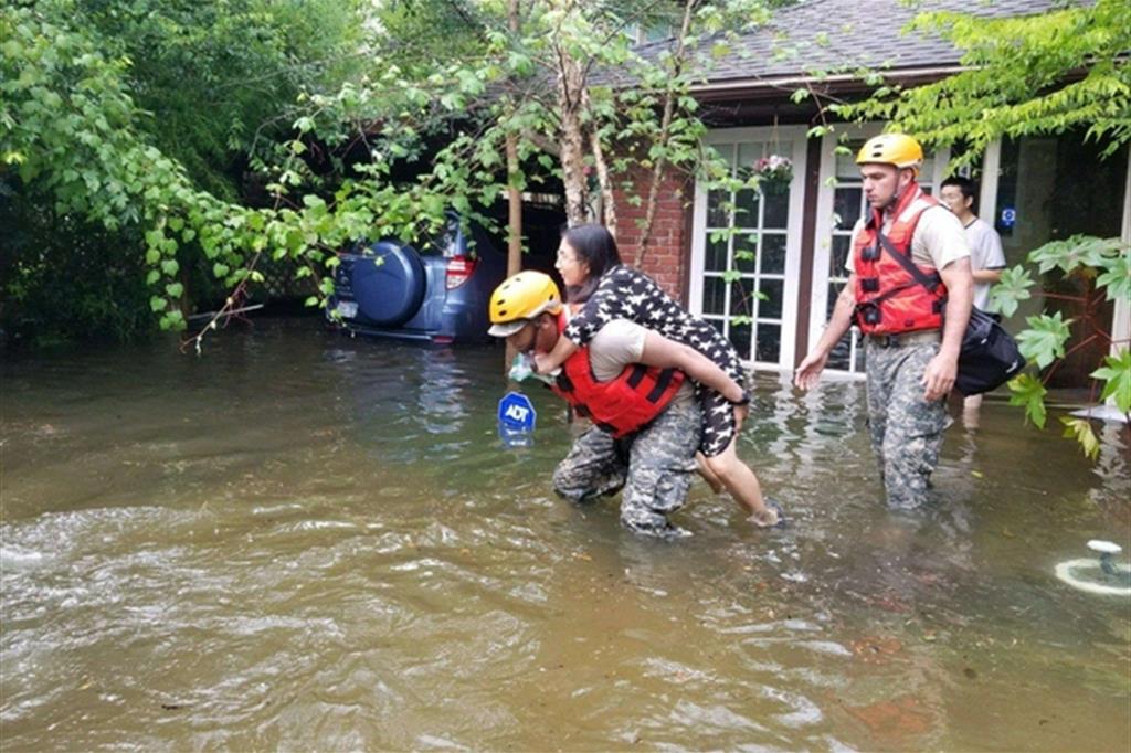 Tempesta Harvey, almeno 10 le vittime e fiumi d’acqua a Houston