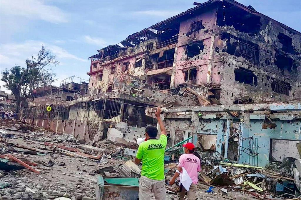 La città di Marawi distrutta dopo gli scontri (Ansa)