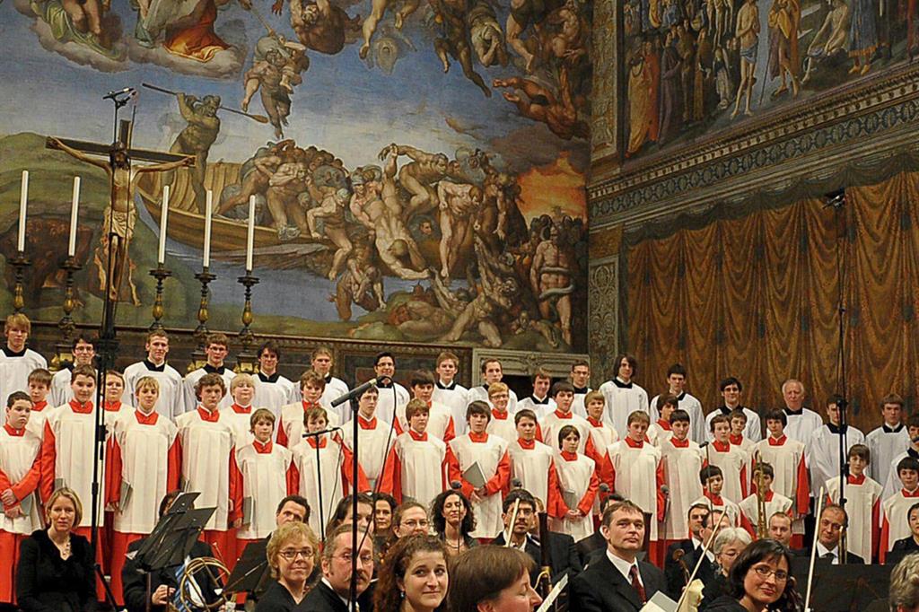 Il coro dei Piccoli cantori del Duomo di Ratisbona in un'immagine d'archivio del 2009. (Ansa / Osservatore Romano)