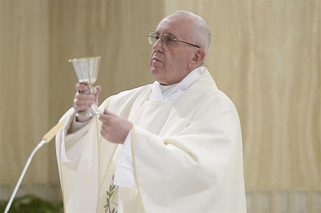 Il Papa: la tenerezza di Dio al centro dell'omelia 