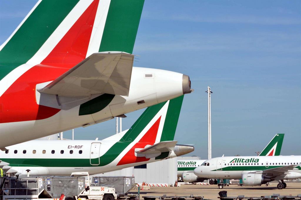 Alitalia non riesce a decollare. Il nuovo piano nella bufera (Ansa)