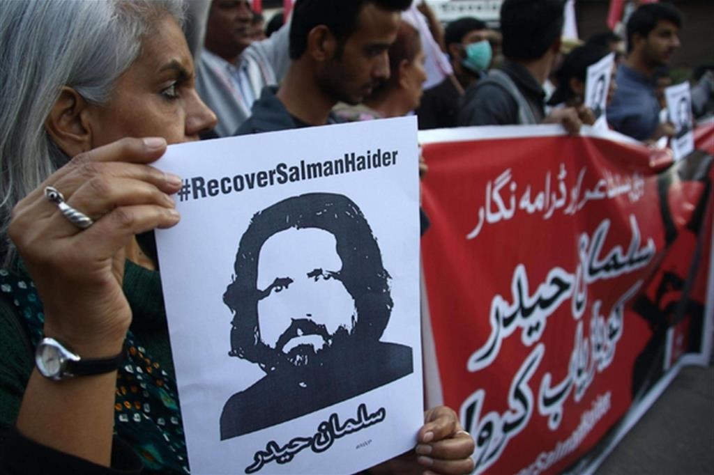 Pakistan, scomparsi cinque attivisti