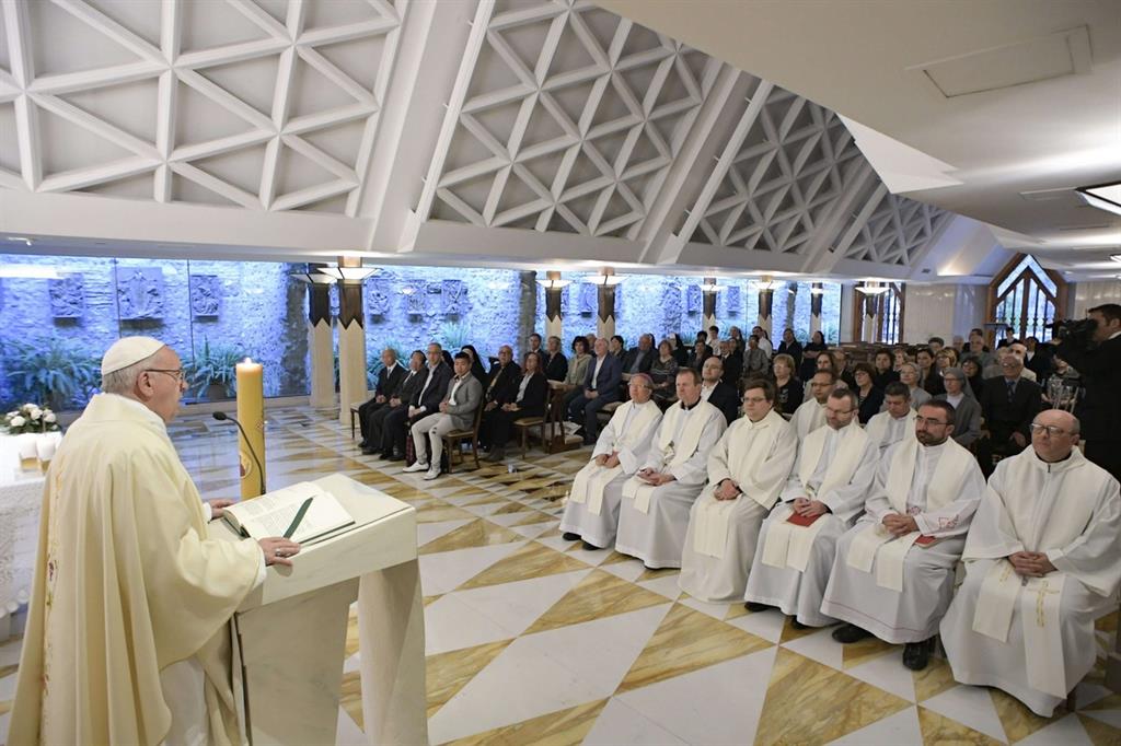 Papa Francesco ha celebrato la Messa quotidiana nella cappella di Casa Santa Marta (Osservatore Romano)