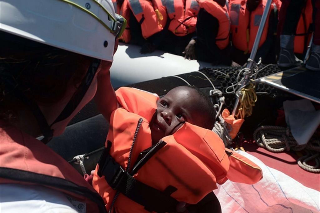 Da gennaio 200 bambini affogati nel Mediterraneo. Unicef: uno al giorno. 