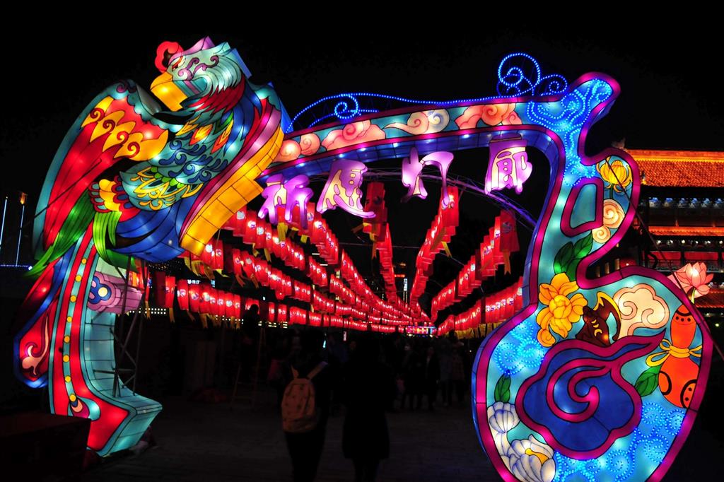 Luci in città per il Capodanno cinese che coincide con la Festa della Primavera