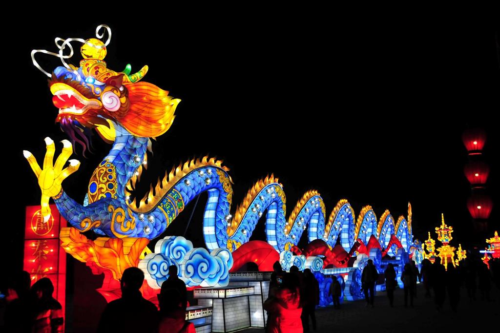 Luci in città per il Capodanno cinese che coincide con la Festa della Primavera