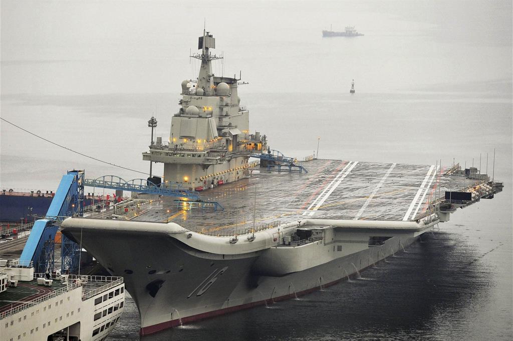 Una nave portaerei della Marina cinese (Reuters)