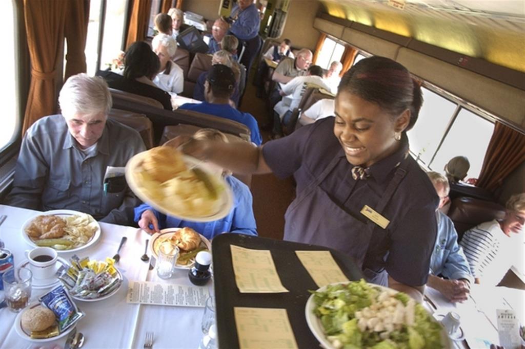Operatori ristorazione a bordo treno