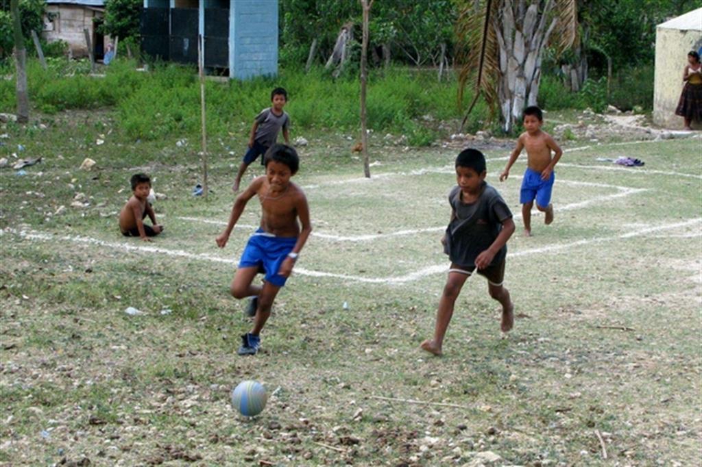 Le «stelle» del calcio brillano alla periferia di Bogotà