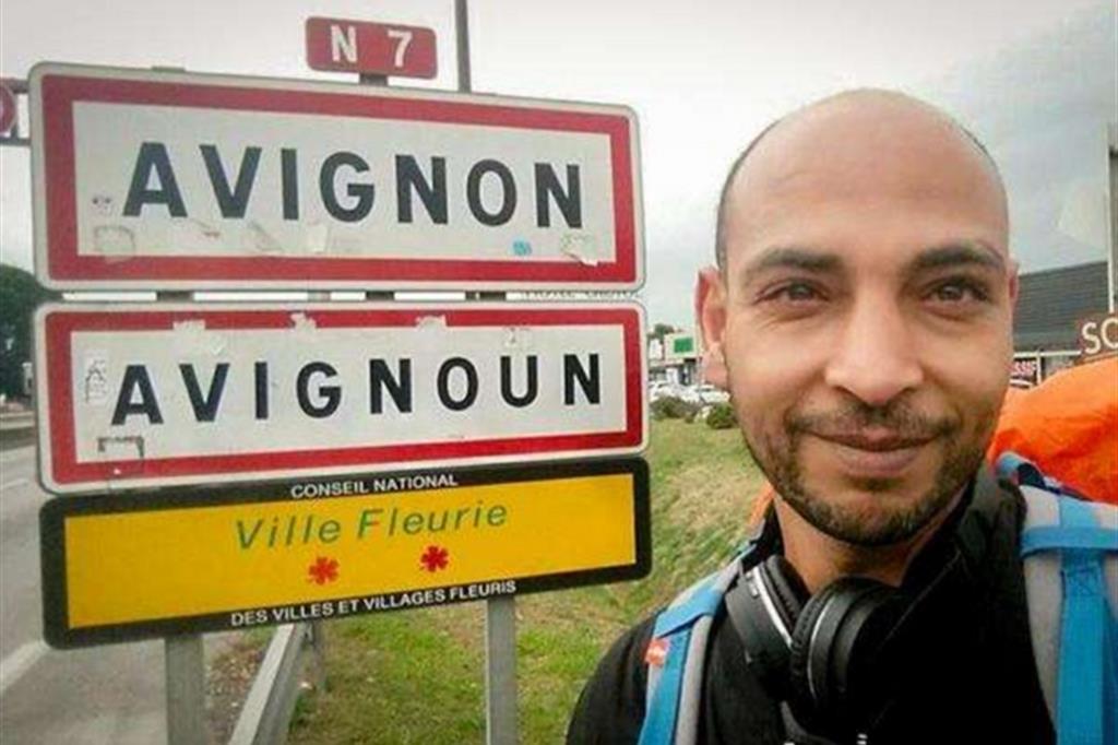 Il quarantenne Abdelghani Merah, fratello del terrorista Mohammed, sta girando a piedi la Francia