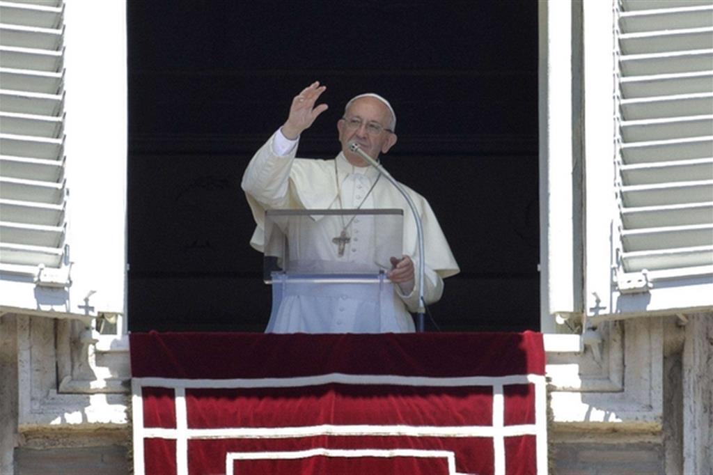  Papa prega per i copti d'Egitto e chiede conversione dei terroristi