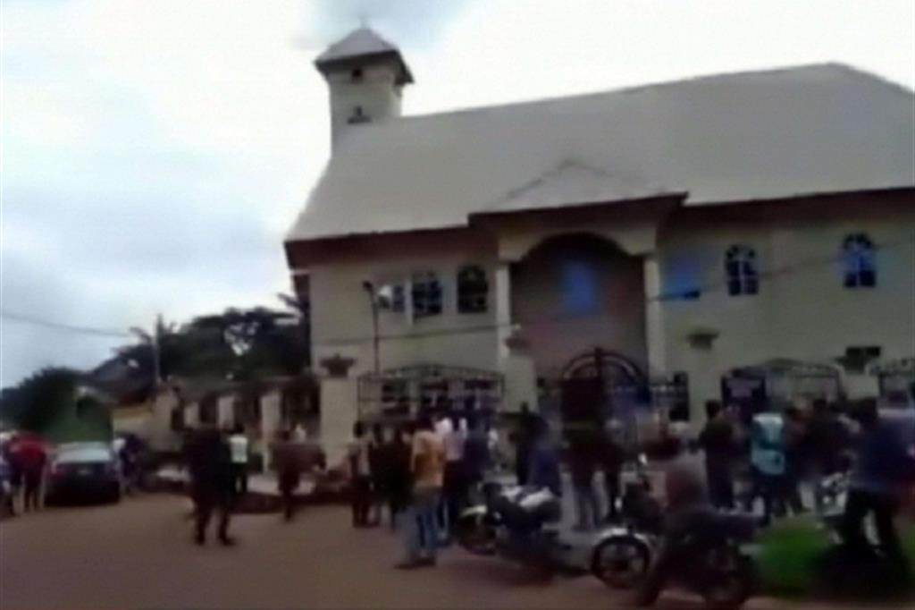 Nigeria, strage di fedeli in chiesa durante la Messa