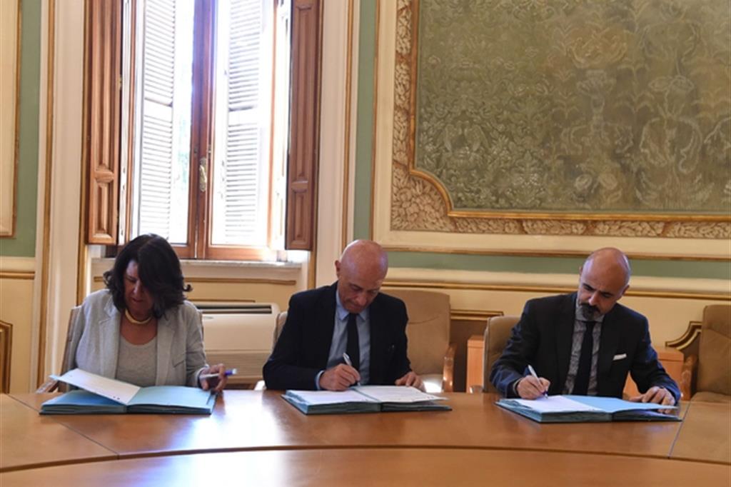 La firma della convenzione tra il rettore della Luiss, Paola Severino, il ministro Marco Minniti, il dg Lo Storto