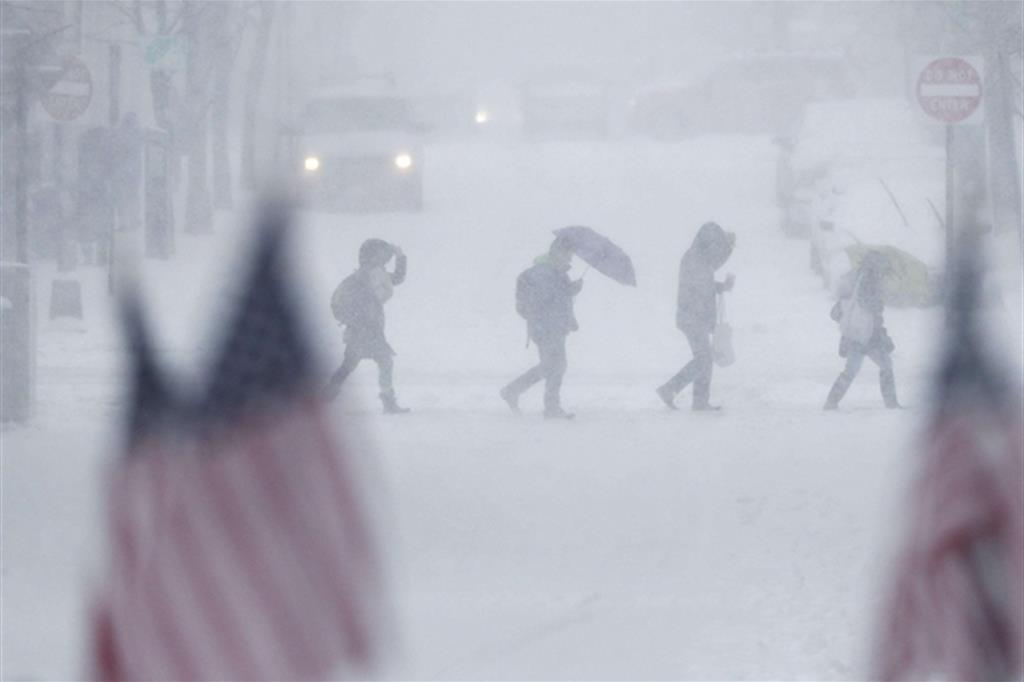 Hoboken, nel New Jersey, si è risvegliata sotto una spessa coltre di neve (Ansa)