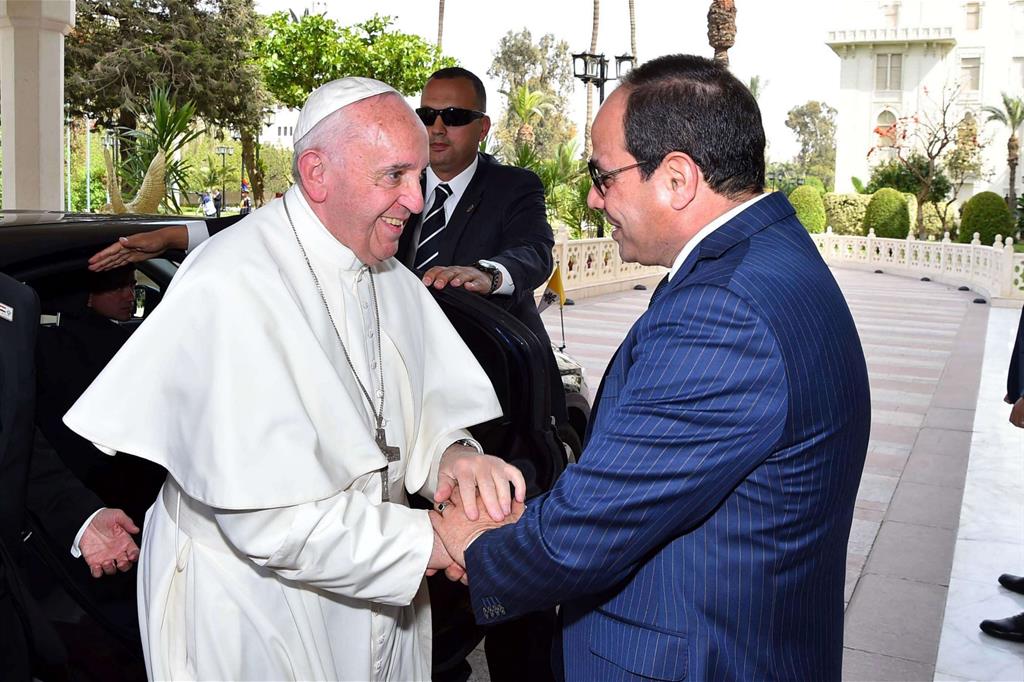 Le foto della prima giornata in Egitto di papa Francesco