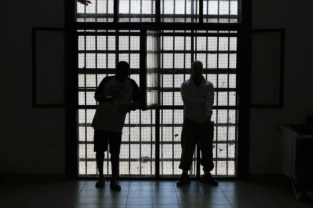 Detenuti nel carcere Regina Coeli di Roma (Reuters)