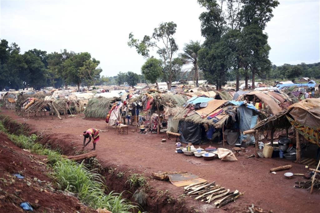Un campo profughi nella zona di Bria in Centrafrica (Ansa/Ap)