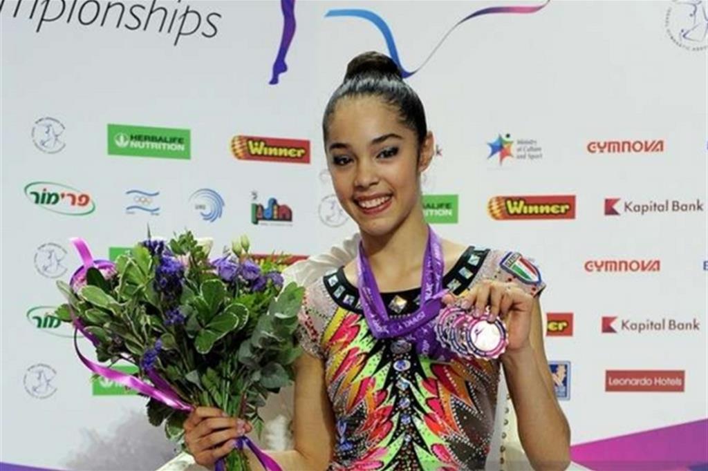 Alexandra Agiurgiuculese, ginnasta italiana di origini romene, ha 16 anni ed è la promessa della ritmica azzurra