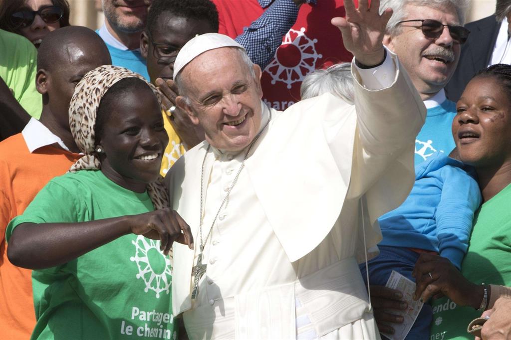Le foto della campagna Share the Journey lanciata da Papa Francesco