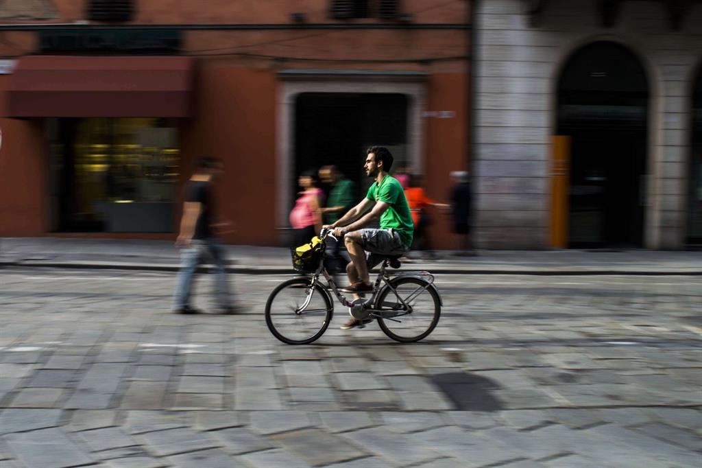 In giro in bici a Bologna (via Flickr https://flic.kr/p/iYkV63)