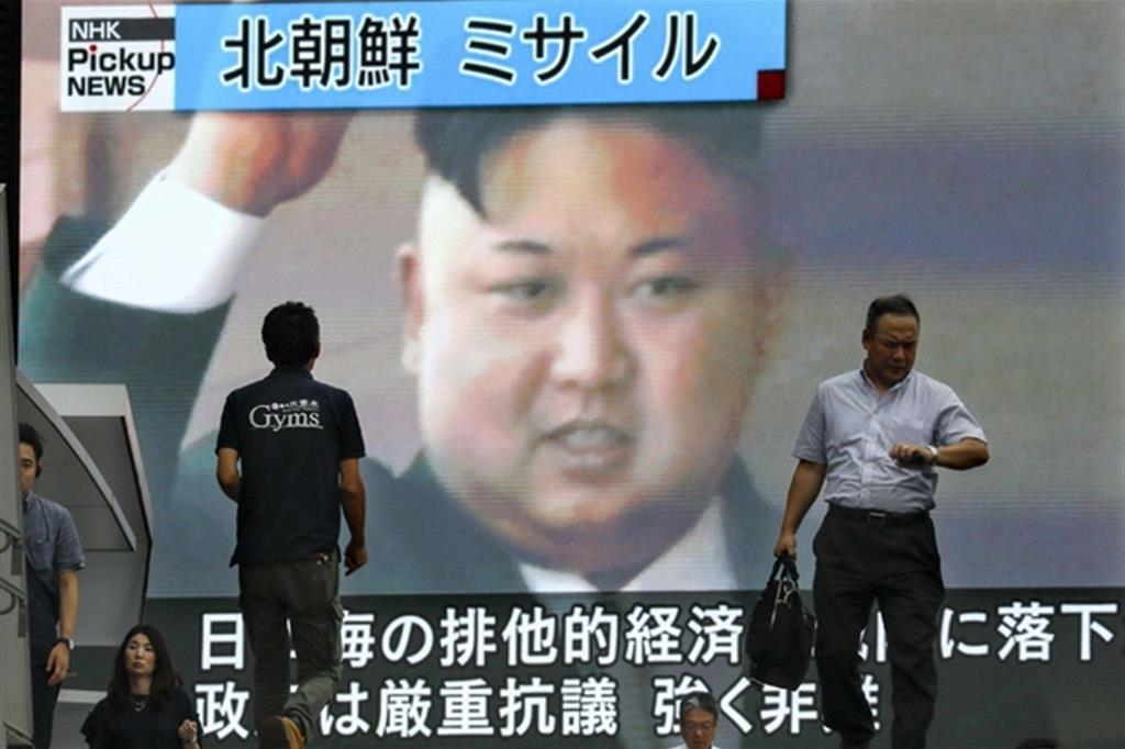 Kim Jong-un ha celebrato il nuovo lancio minacciando gli Stati Uniti (Ansa)