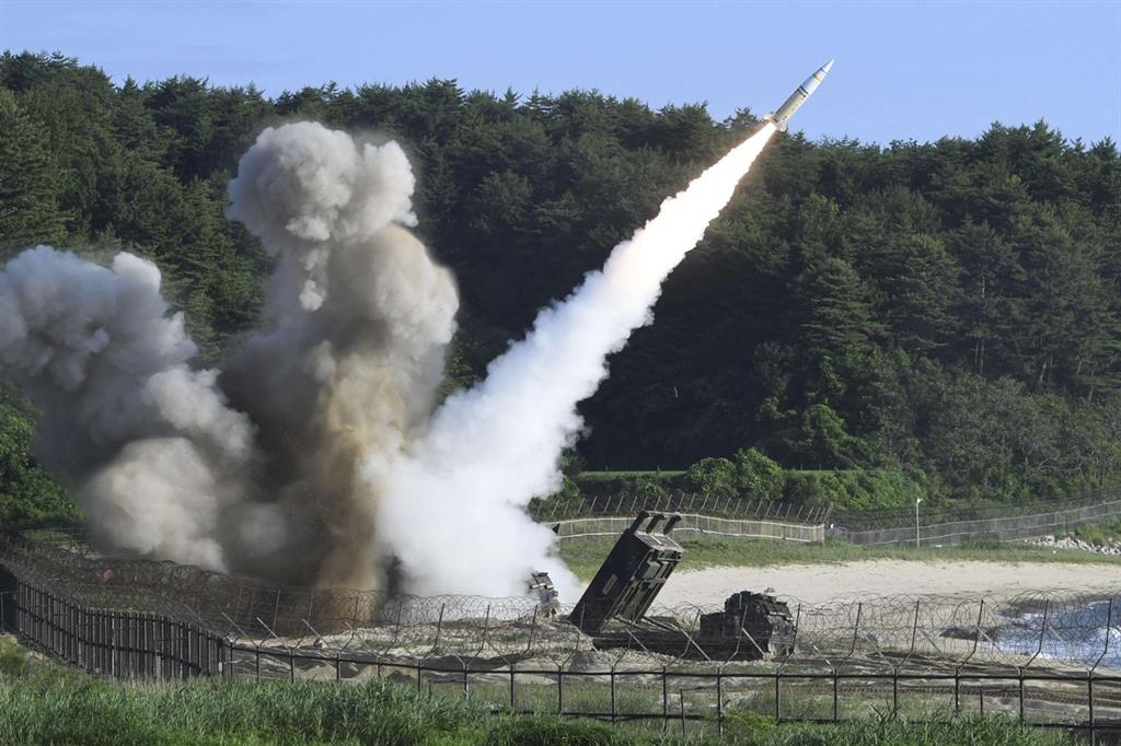 Un missile lanciato dalla Corea del Sud nell'esercitazione congiunta con gli Stati Uniti (Ansa)