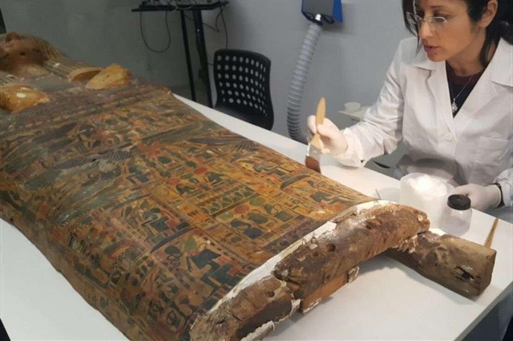 Restauro in diretta, così i sarcofagi egizi riprendono vita