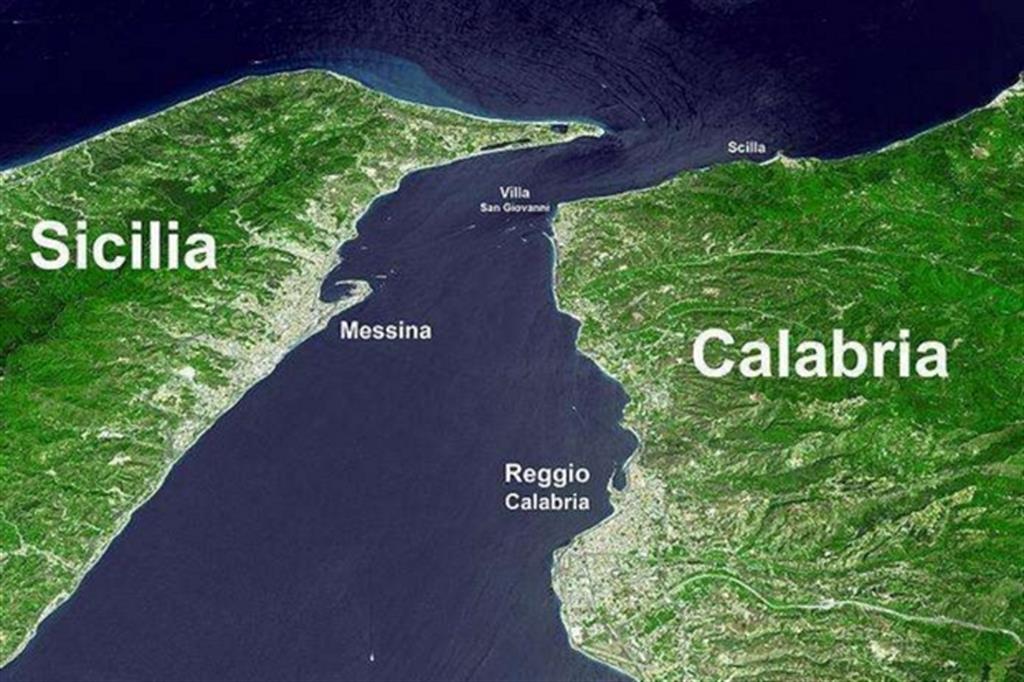 Una vista aerea fornita dalla sonda mostra le due sponde di  Calabria e Sicilia.  ANSA/ESA/ESRIN