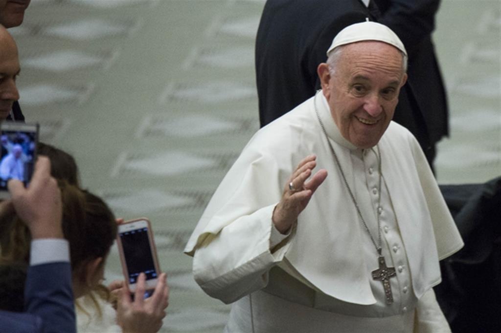 Papa Francesco: non inseguiamo gli idoli che danno false speranze