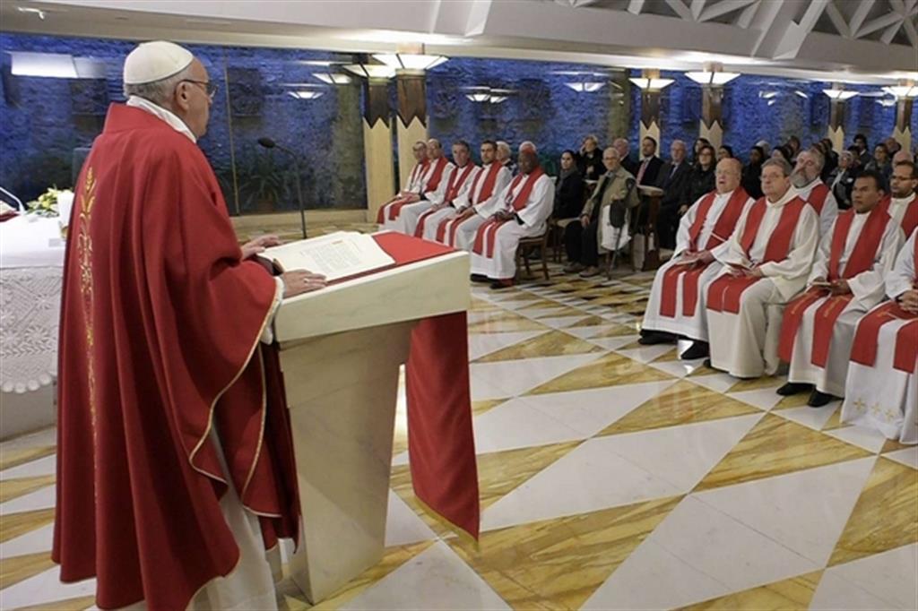 Papa: Mistero d'amore della Croce, no a «masochismo» spirituale