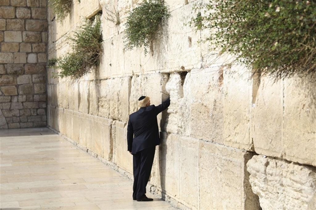 Trump al Muro del Pianto in maggio (Ansa)